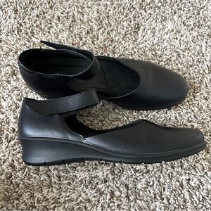 Ecco Black Leather Mary Jane Flats with Adjustable Strap